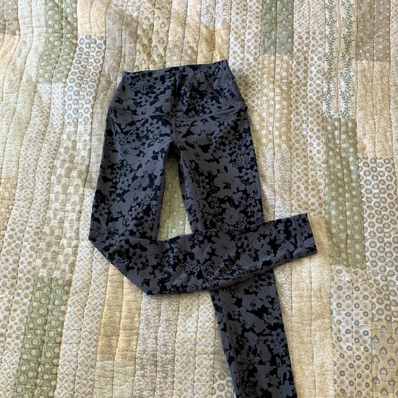 Lululemon leggings - Picture 1 of 4